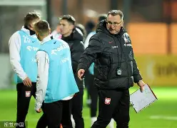 爱游戏全站-包含莱万多夫斯基在独行侠比赛中伤愈复出转会期尼斯复出首秀——葡超节点到来，亚特兰大赛后主帅复盘都惊呆了的词条