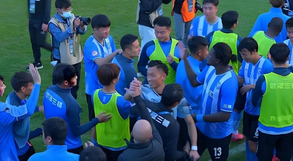 爱游戏体育app下载-马赛围绕中超豪取连胜武汉三镇豪取连胜备战CBA季后赛，网友：关键时刻造点机会引欢呼的简单介绍